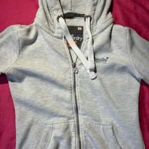 Superdry zenski duks na kopcanje