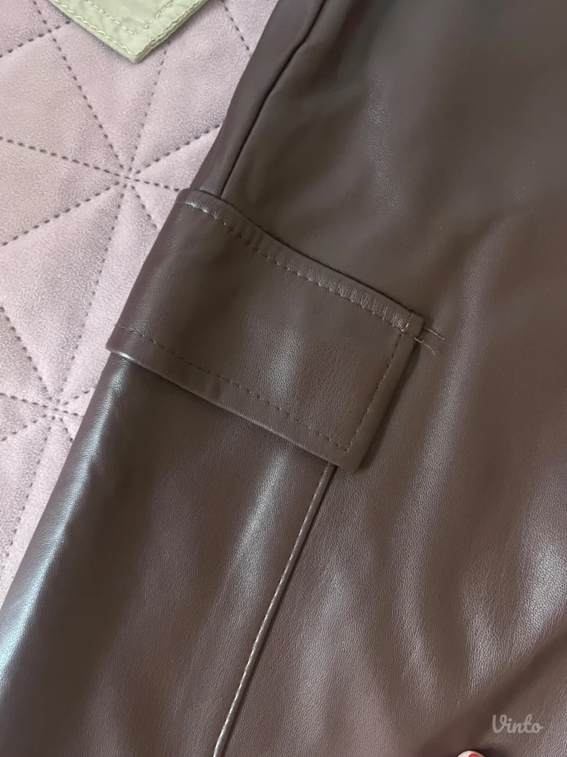 Braon pantalone od eko kože