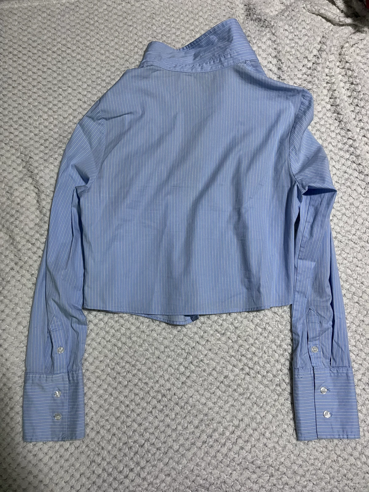 Bershka plava crop košulja na pruge