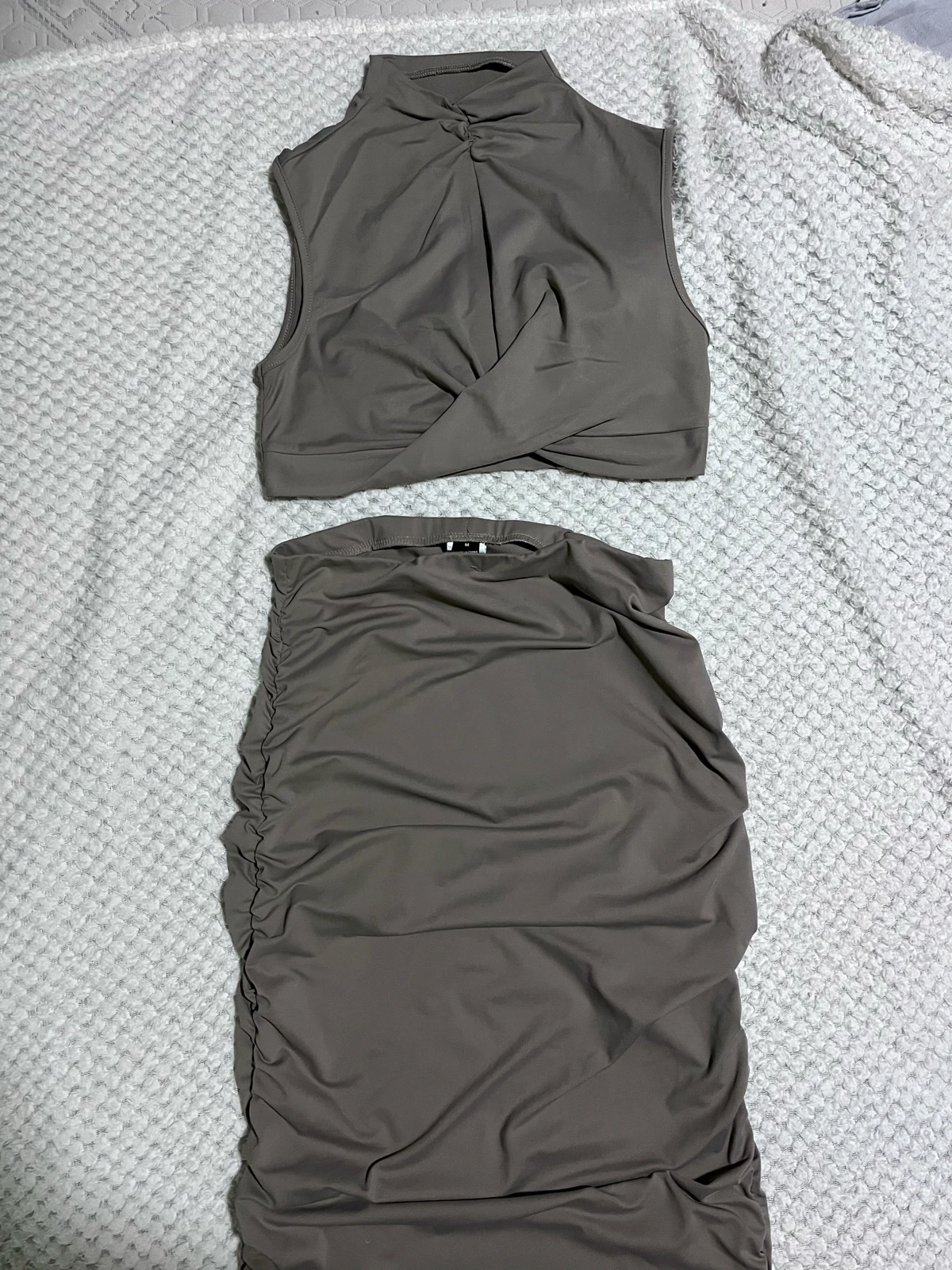 SHEIN BAE sivi komplet – krop top i nabrana maksi suknja
