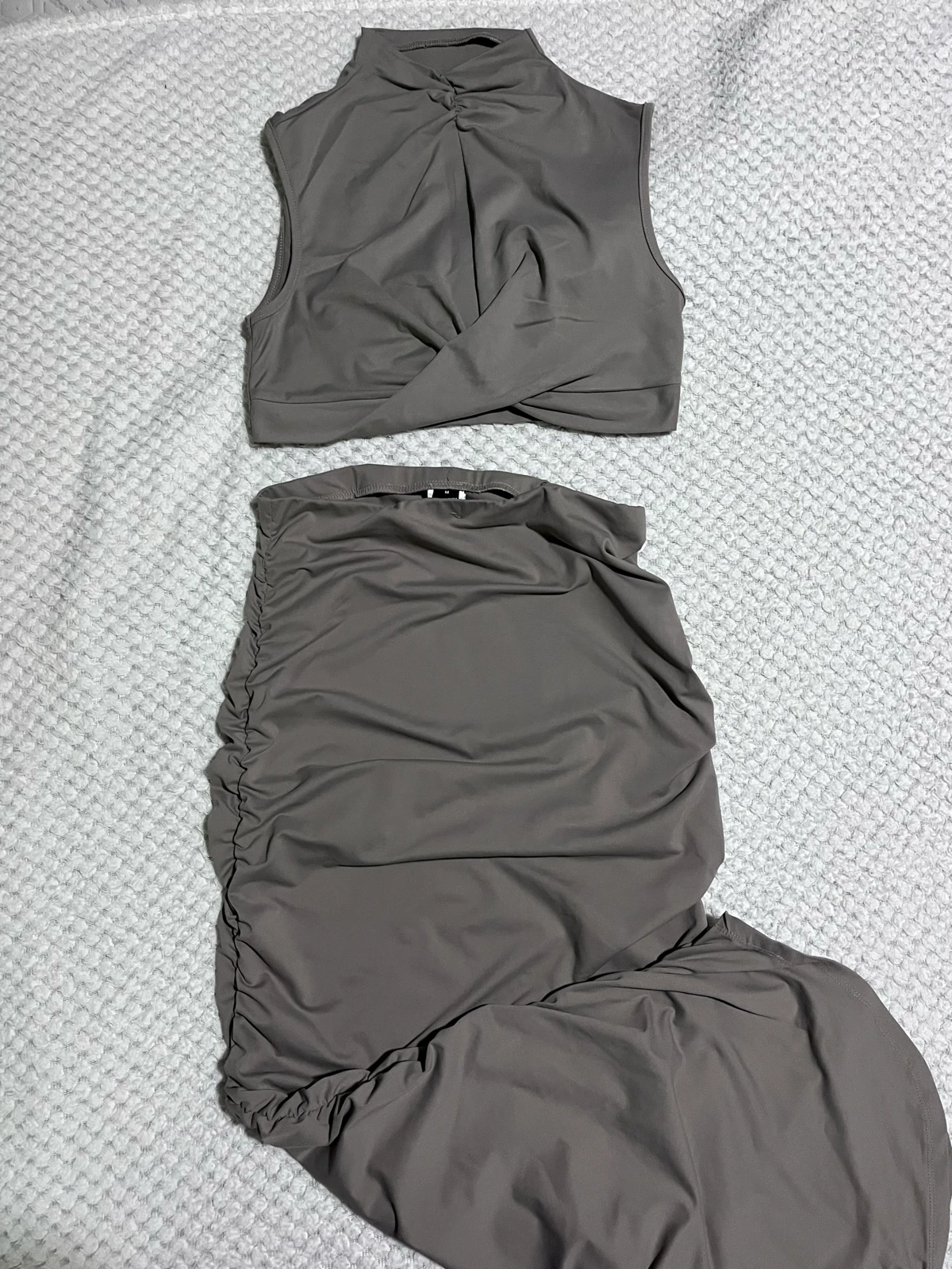 SHEIN BAE sivi komplet – krop top i nabrana maksi suknja