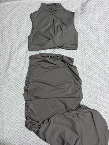 SHEIN BAE sivi komplet – krop top i nabrana maksi suknja