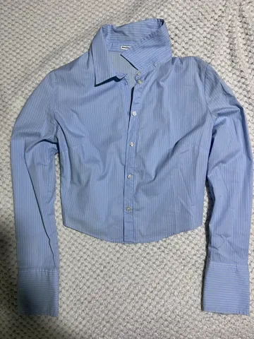 Bershka plava crop košulja na pruge