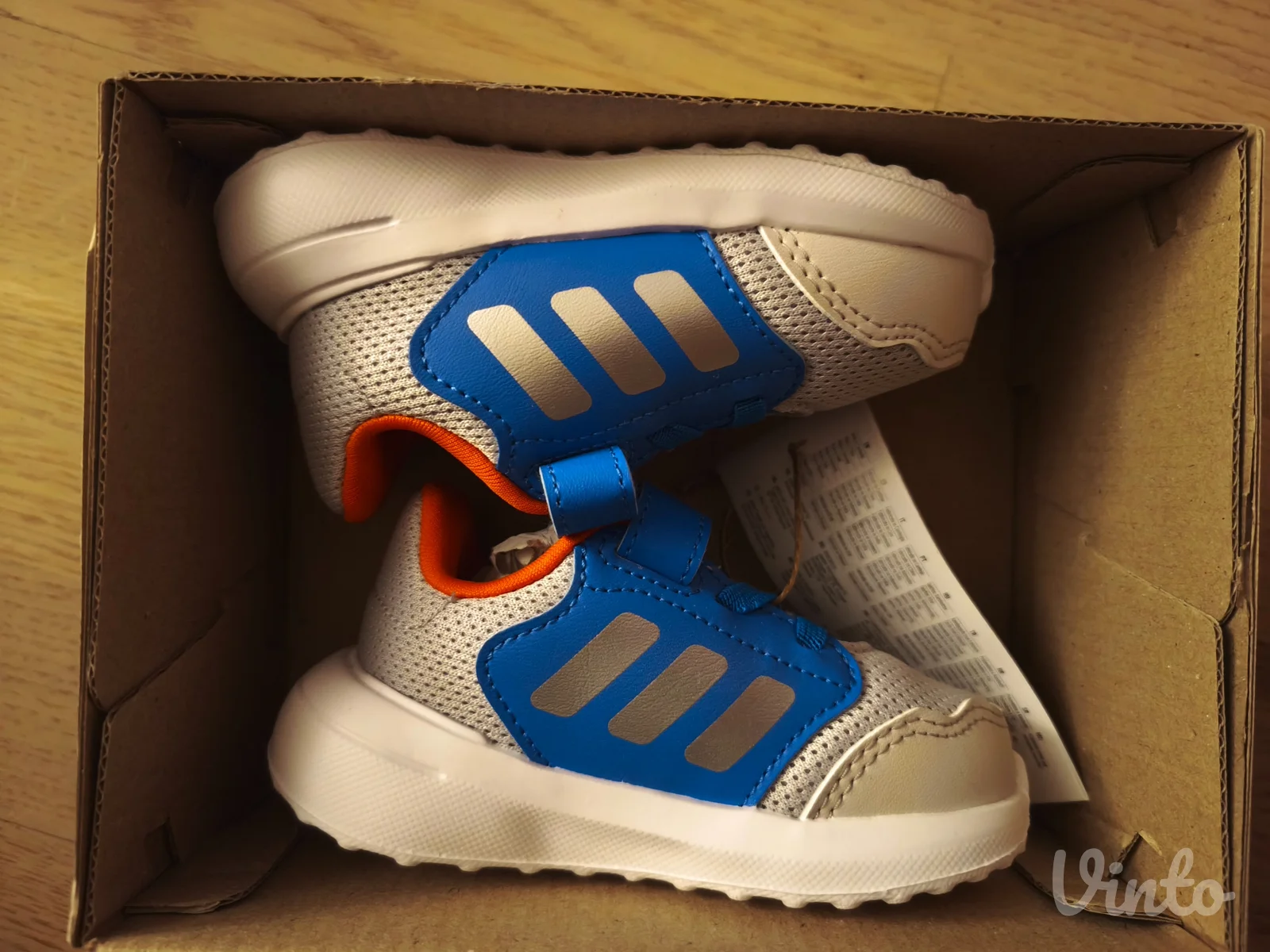Adidas patike za dečake br. 20
