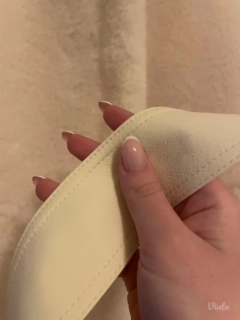 Zara beli/krem kaput