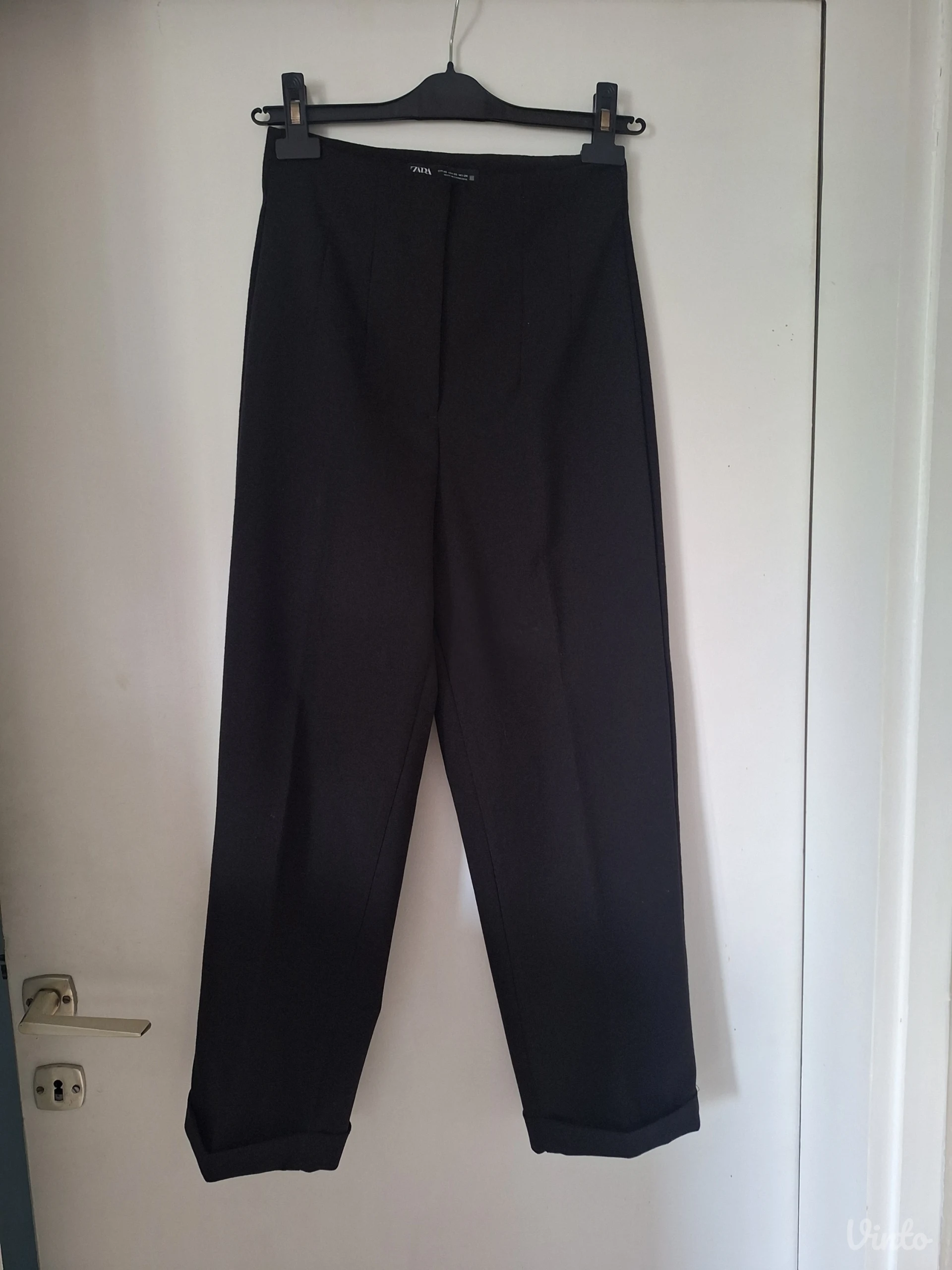 Zara crne pantalone