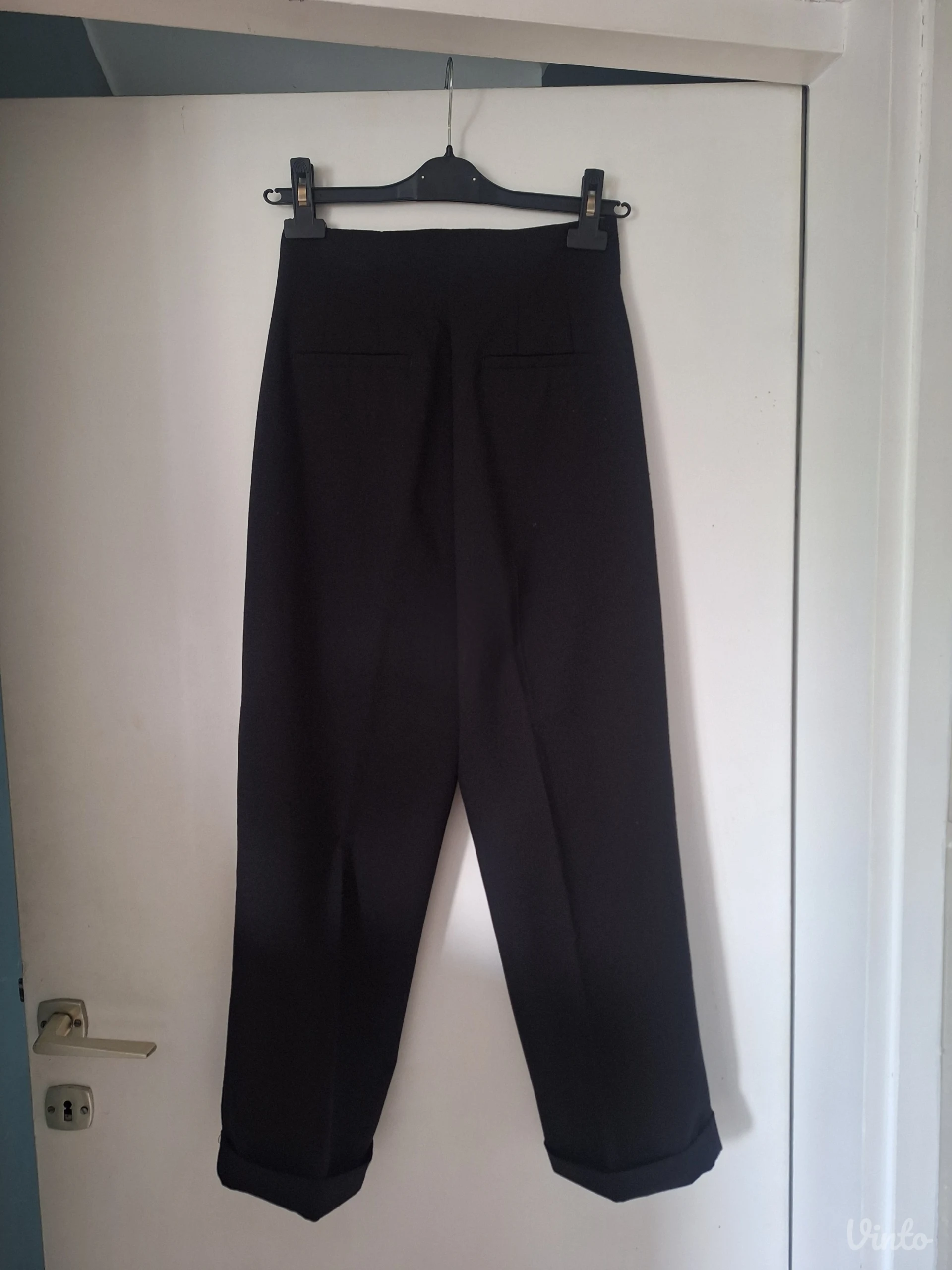 Zara crne pantalone