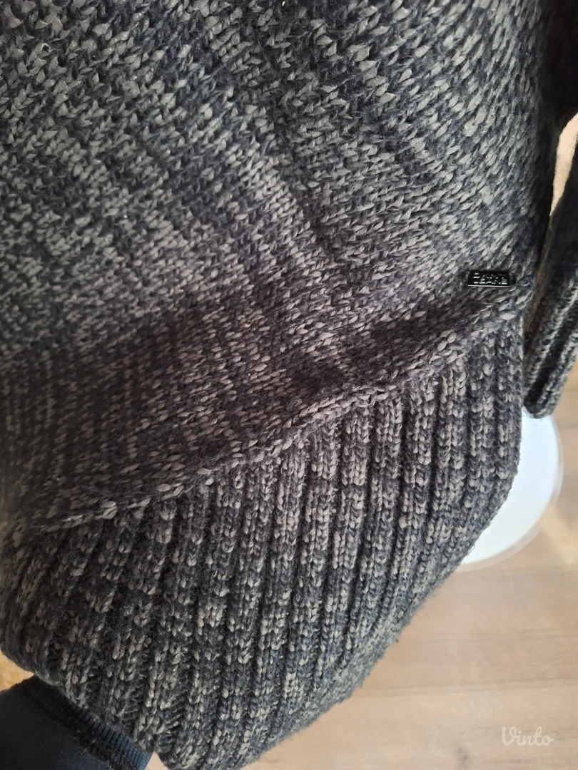 DKNY asimetrican dzemper