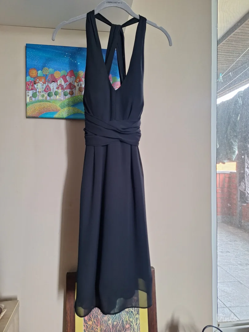 Guess elgantna mala crna haljina