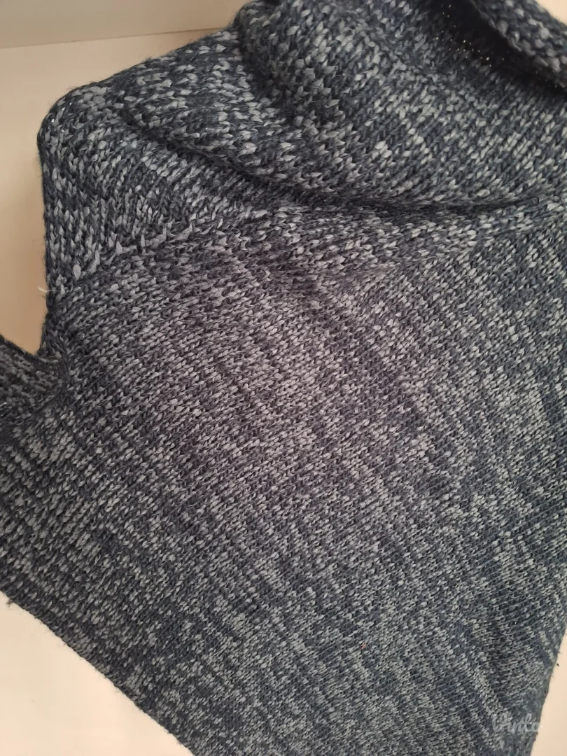 DKNY asimetrican dzemper