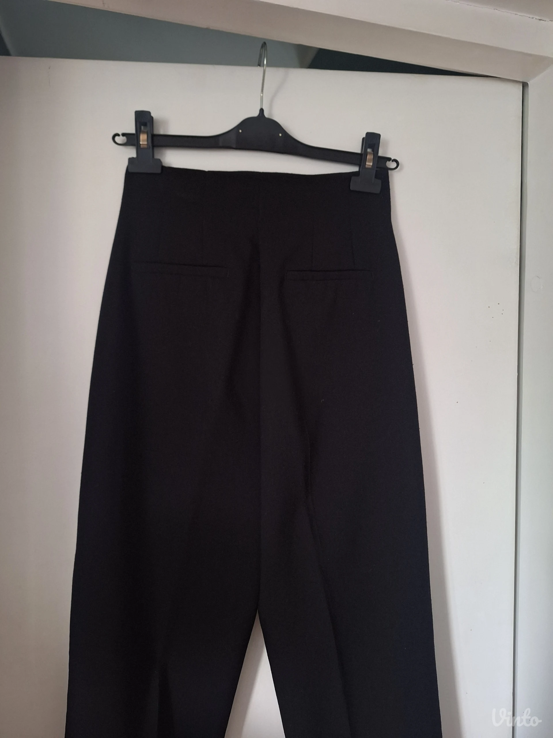 Zara crne pantalone