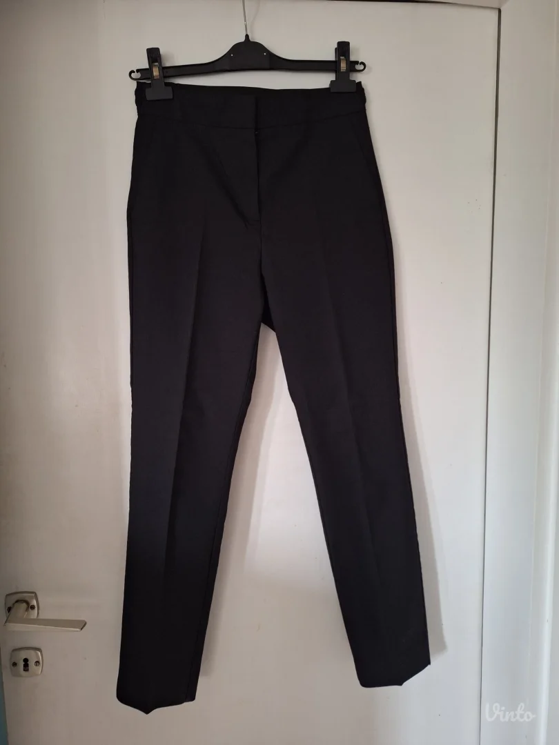 Zara crne pantalone