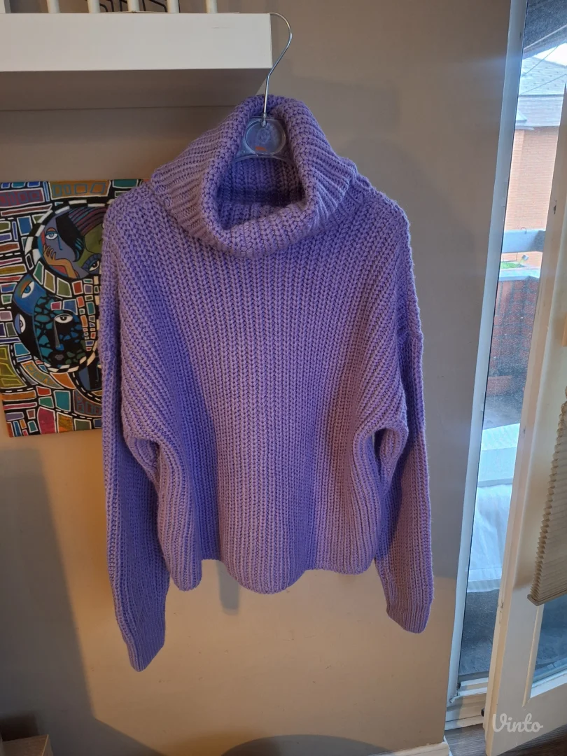 Reserved ljubicasta dzemper rolka