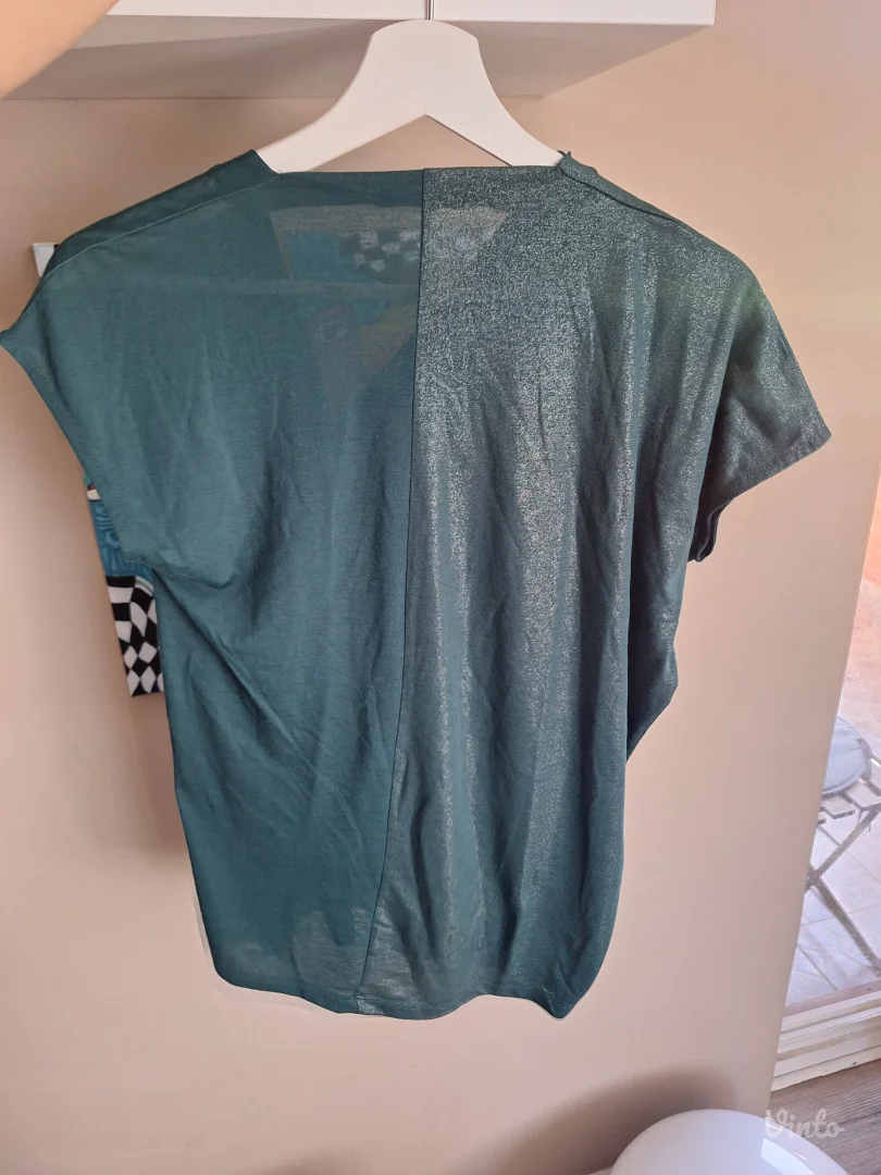 Sisley zelena asimetricna majica sa sljokicama