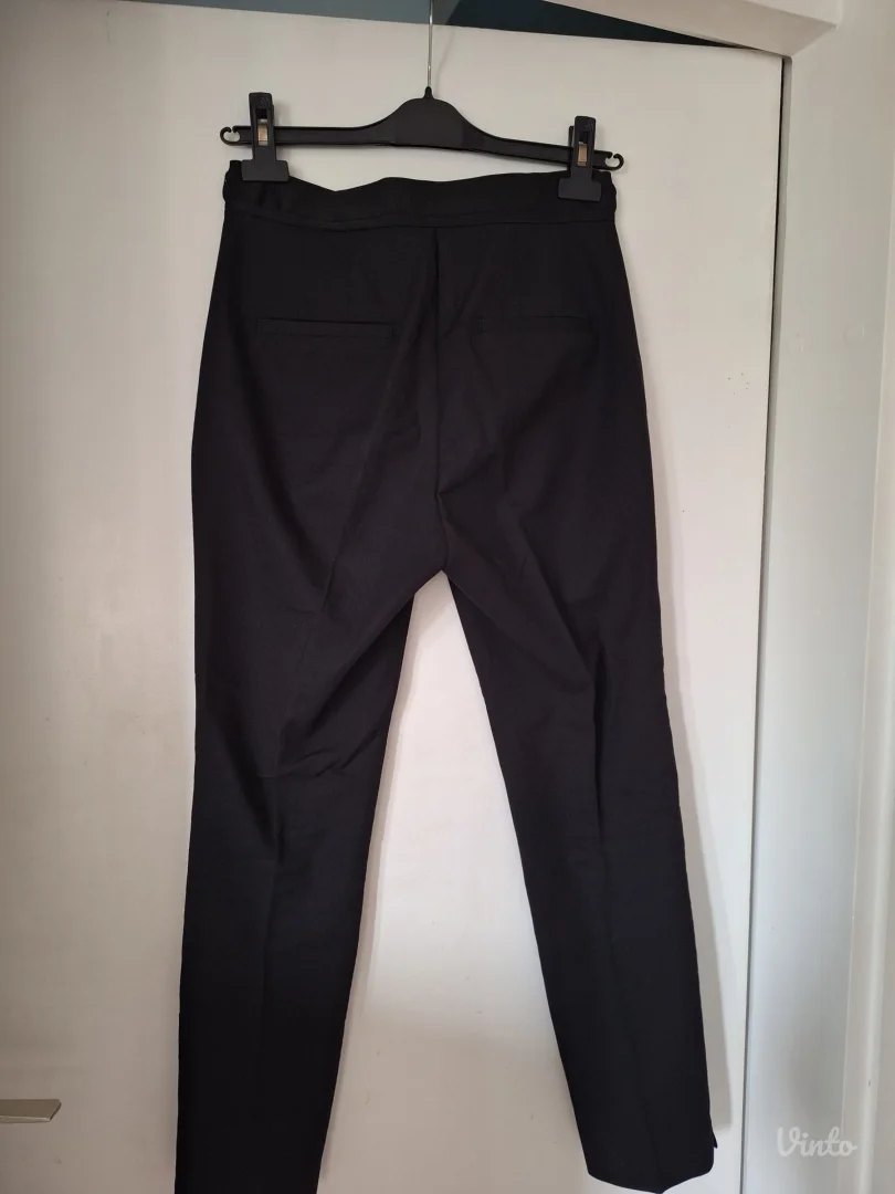 Zara crne pantalone