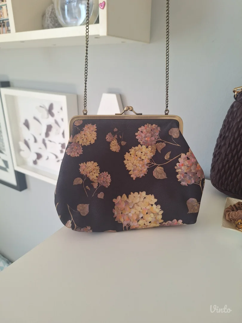 Cvetna torbica u vintage stilu