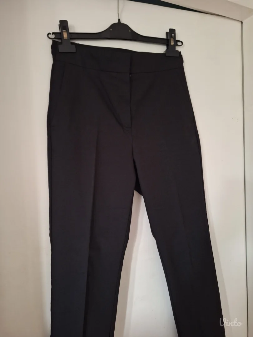 Zara crne pantalone