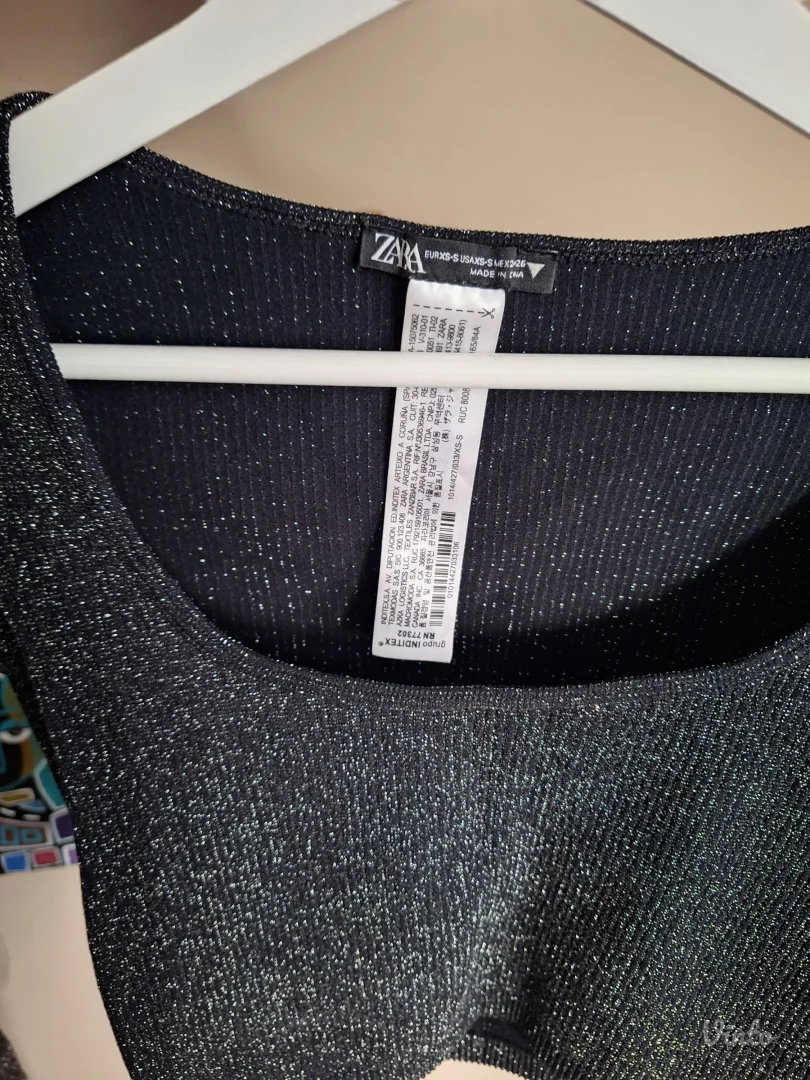 Zara sljokicavi crop top