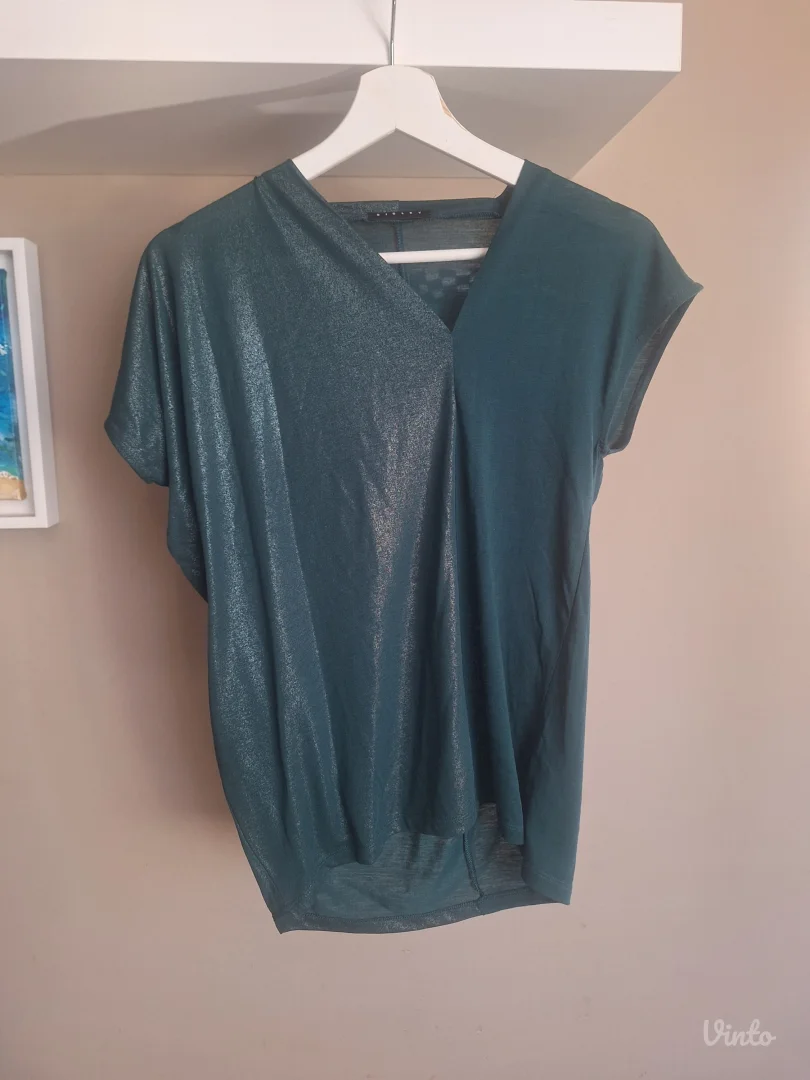 Sisley zelena asimetricna majica sa sljokicama