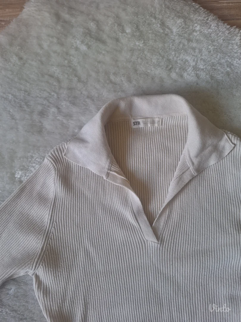 Stradivarius crop top sa kragnom