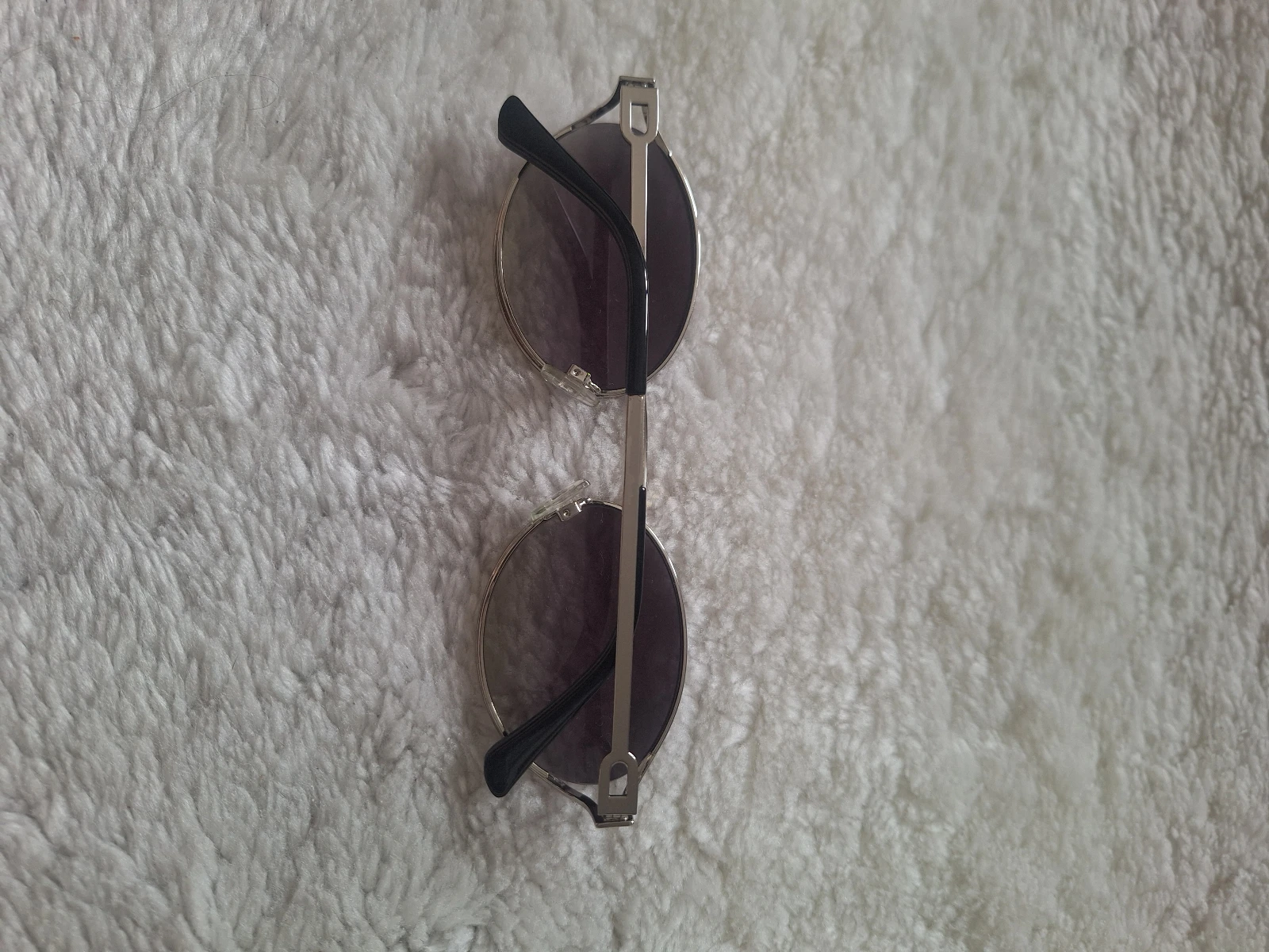 Reserved naocare za sunce