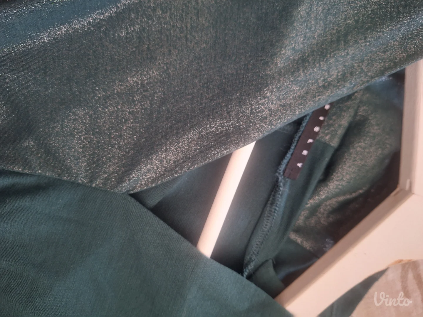 Sisley zelena asimetricna majica sa sljokicama