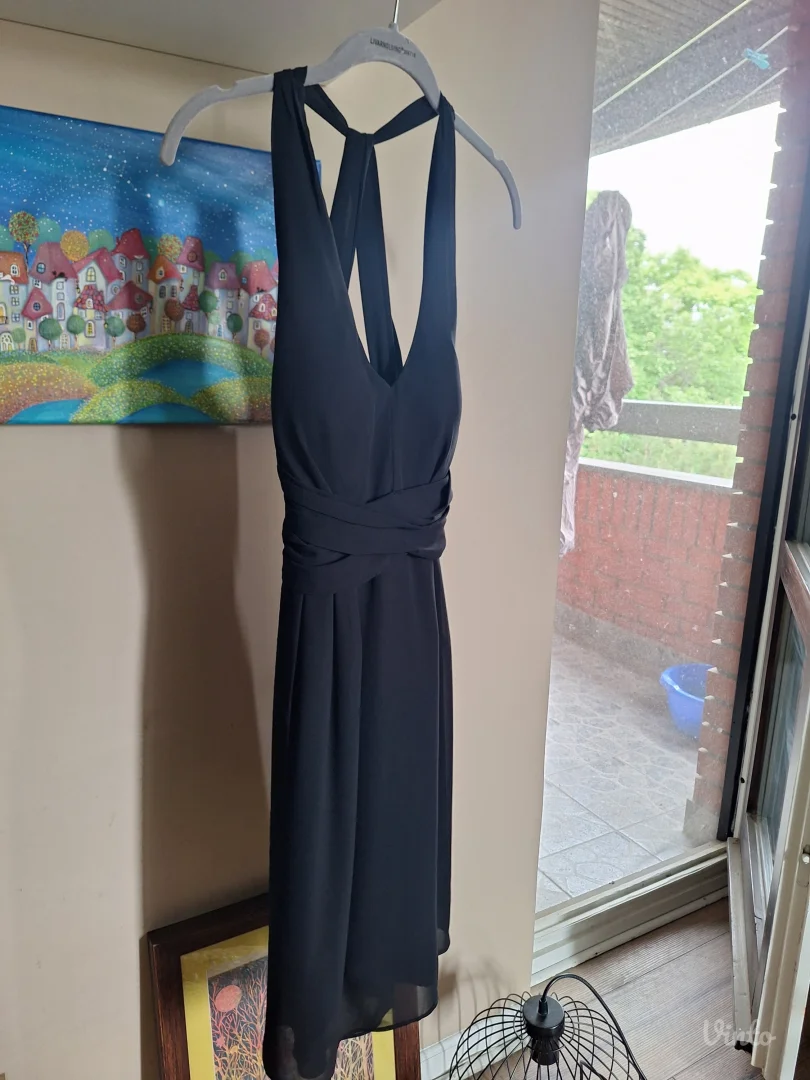 Guess elgantna mala crna haljina