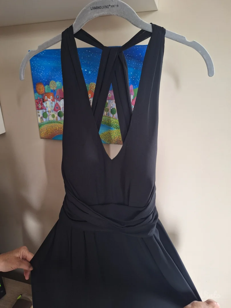 Guess elgantna mala crna haljina