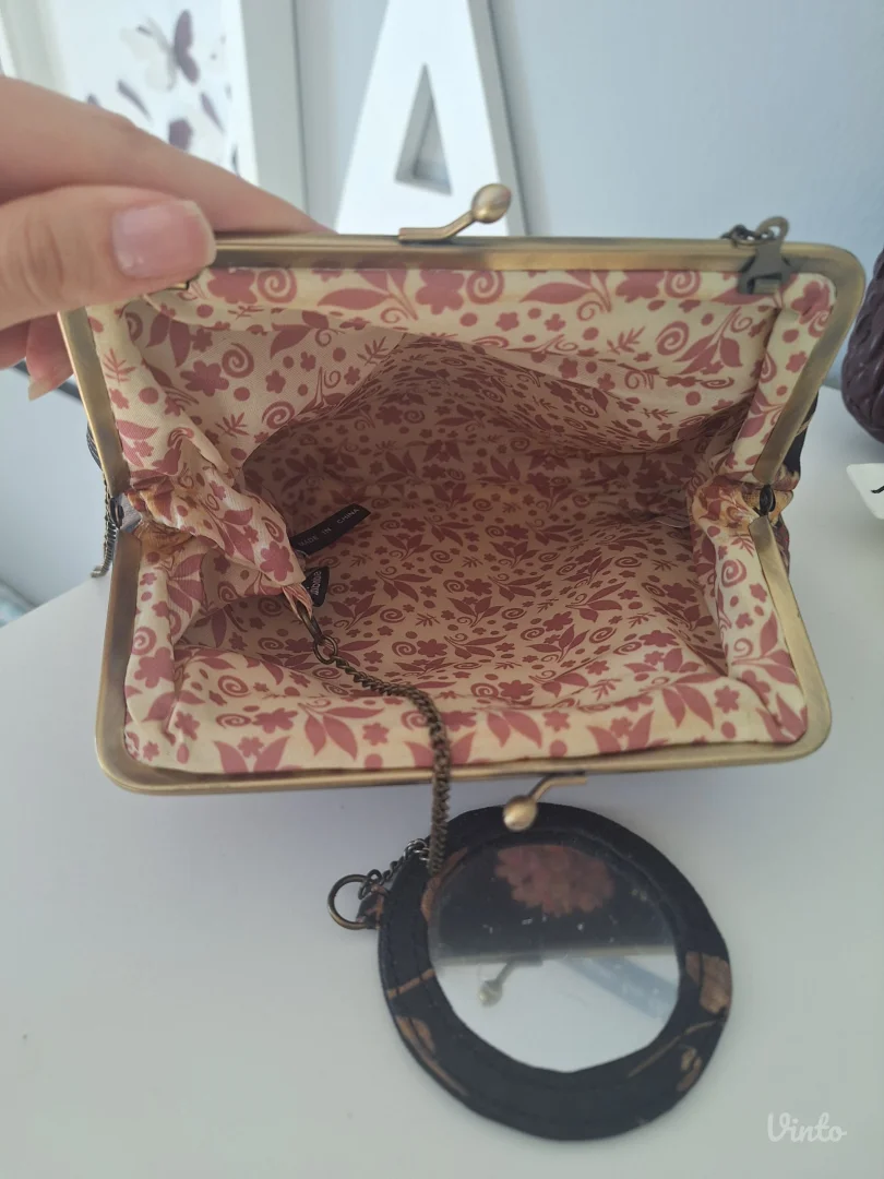 Cvetna torbica u vintage stilu