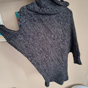 DKNY asimetrican dzemper