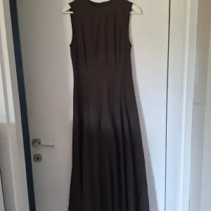 Zara braon haljina- nova sa etiketom