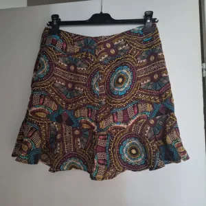 Stradivarius sarena suknja