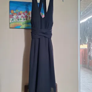 Guess elgantna mala crna haljina