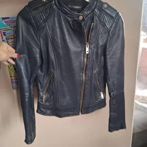 Zara jakna od prave koze