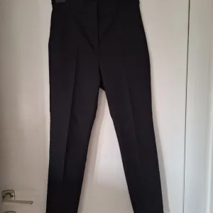 Zara crne pantalone