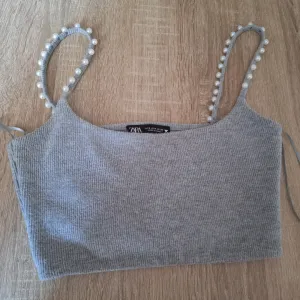 Zara crop top sa biserima