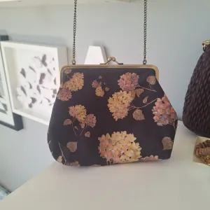 Cvetna torbica u vintage stilu