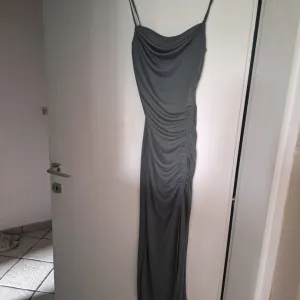 Pull&bear zelena haljina