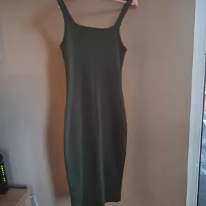 Zara maslinasta haljina