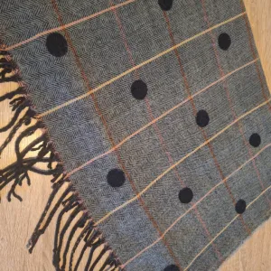 Zara sivi tufnasti sal