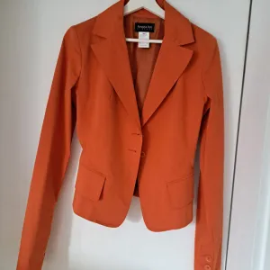 Patrizia Pepe narandzasti sako
