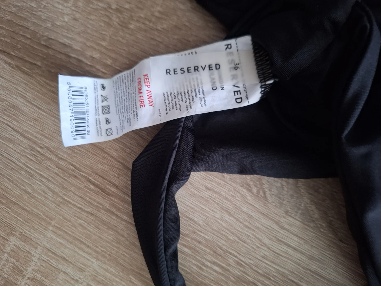 Reserved jednodelni crni kupaci nov