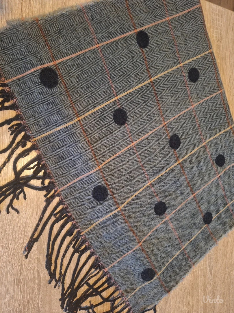 Zara sivi tufnasti sal