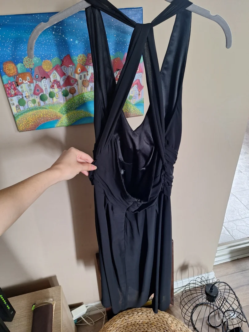 Guess elgantna mala crna haljina