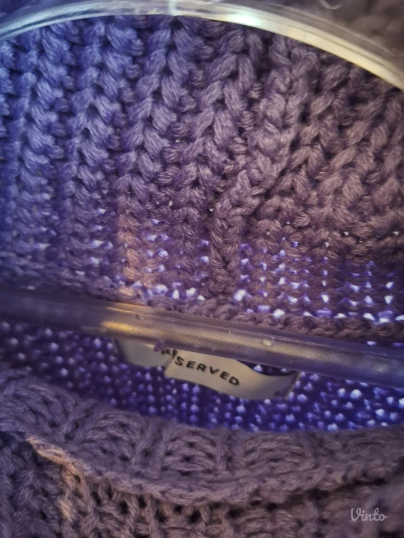 Reserved ljubicasta dzemper rolka
