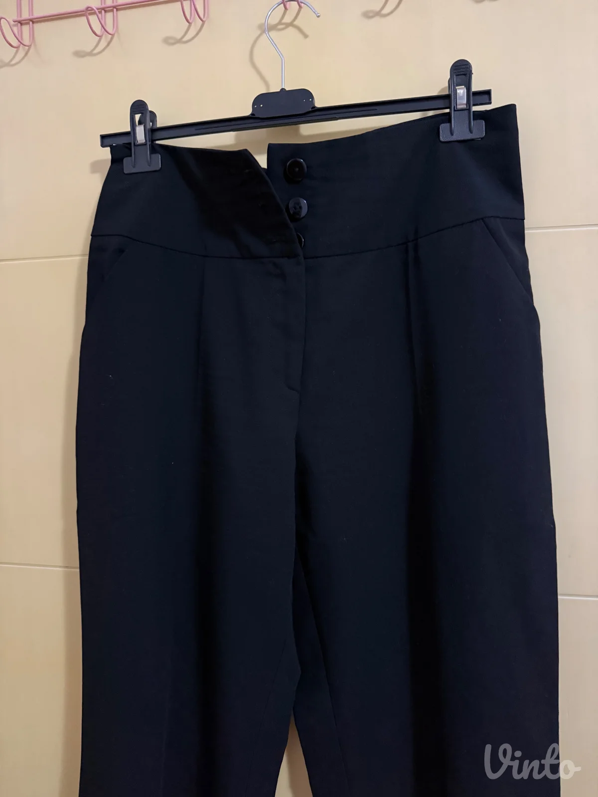 Crne pantalone