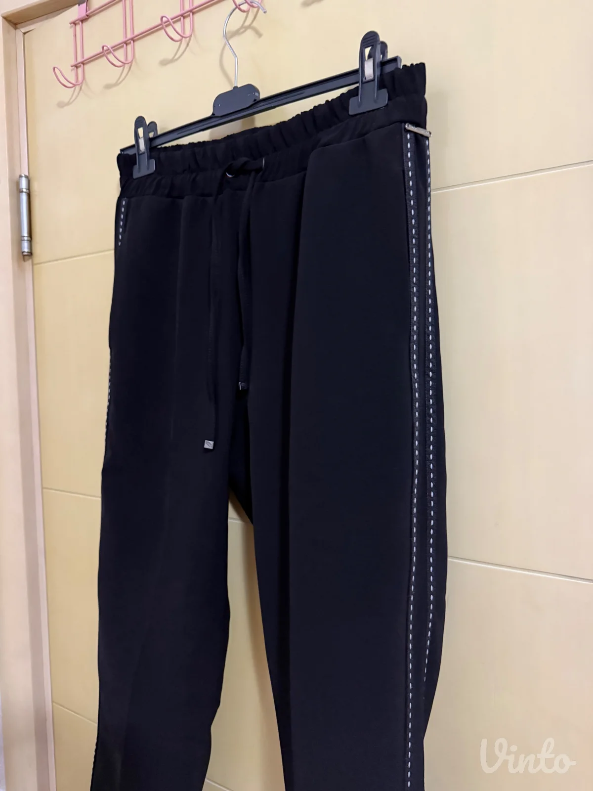 Crne pantalone
