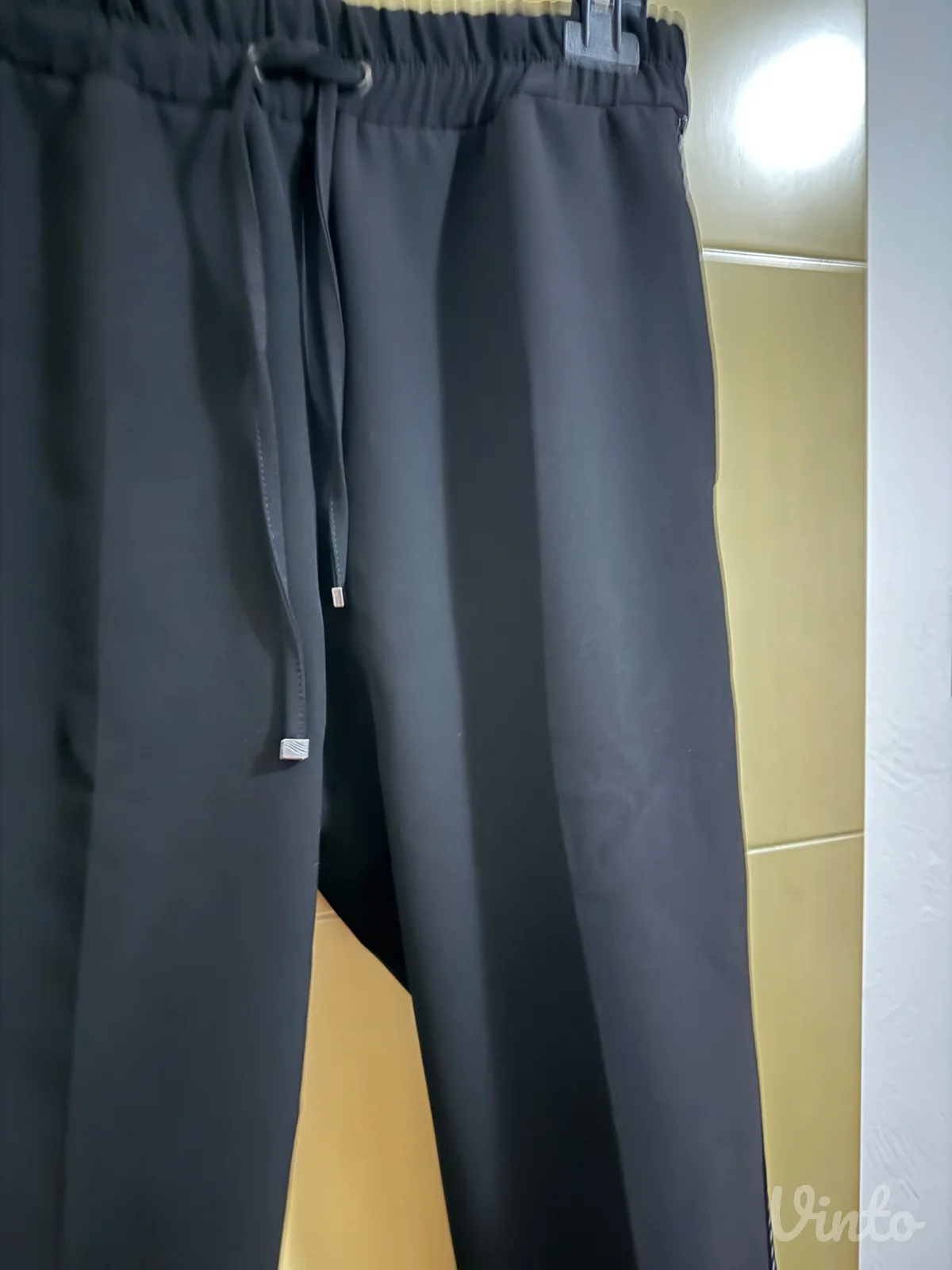 Crne pantalone