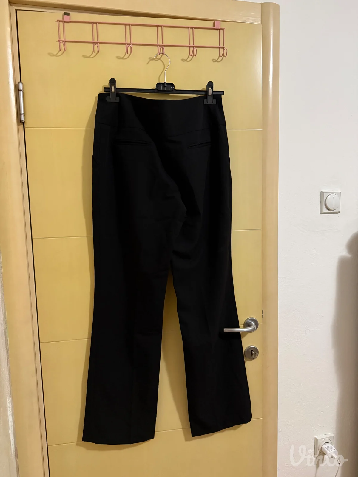 Crne pantalone