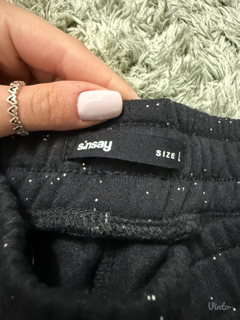 Sinsay, ženska trenerka